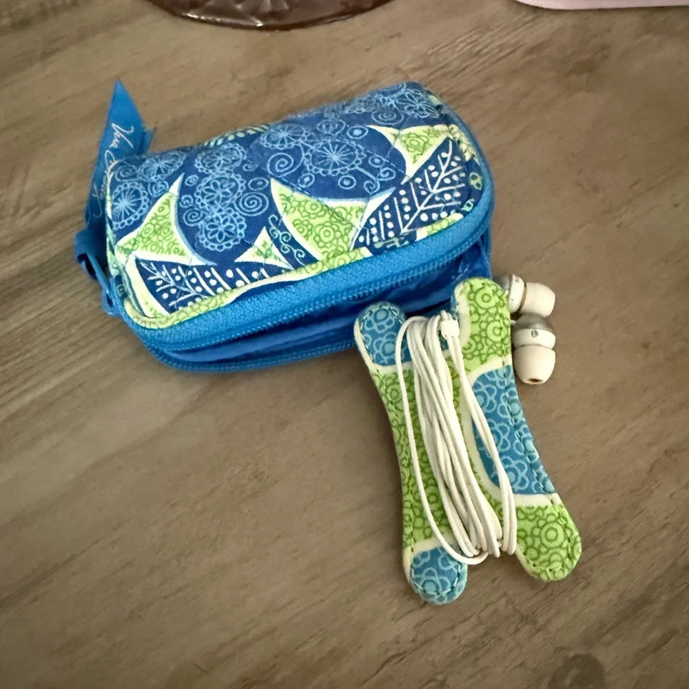 Vera Bradley Headphones holder pouch - Picture 1 of 3